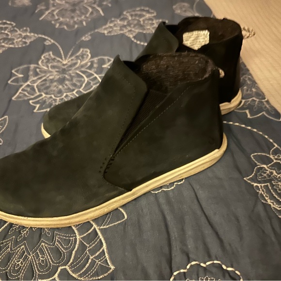 Cute boots - Picture 2 of 2